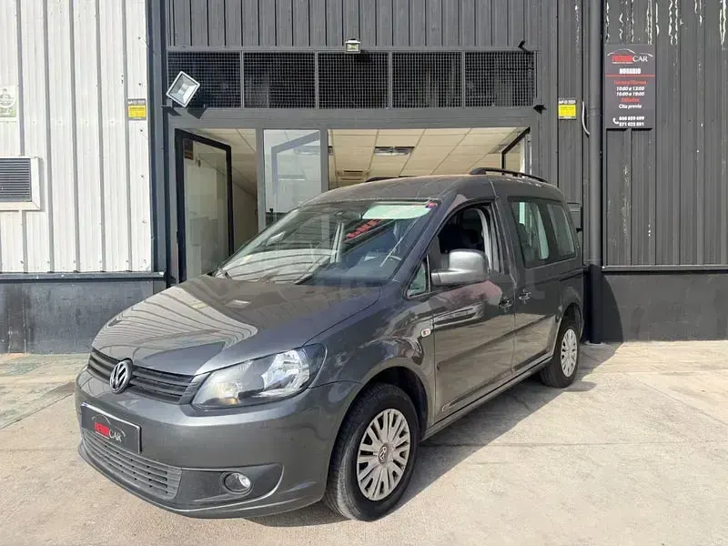 Usado VW Caddy Trendline 102 CV (75 kW) 2014 Gris / plata Monovolumen