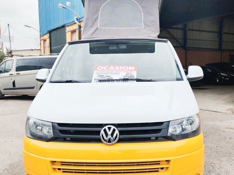Usado VW Caravelle Comfortline 140 CV (102 kW) 2014 Amarillo Monovolumen