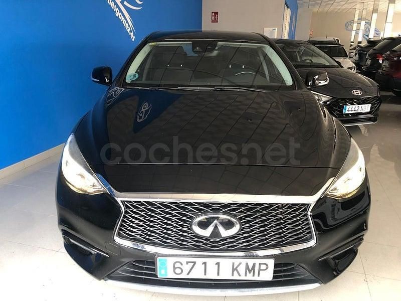 Usado Infiniti Q30 Premium 109 CV (80 kW) 2018 Negro Berlina
