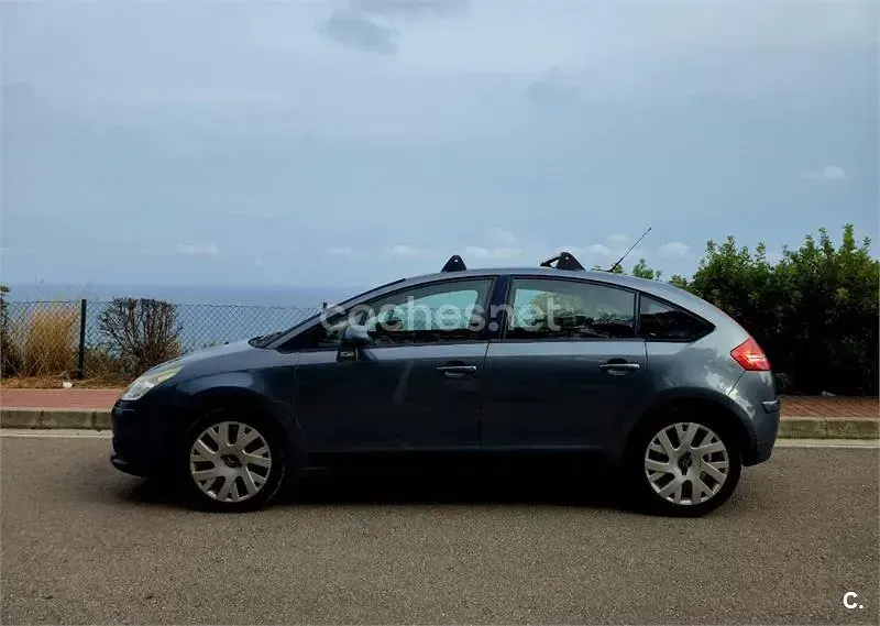 Usado Citroën C4 VTR Sport 92 CV (67 kW) 2007 Gris / plata Berlina