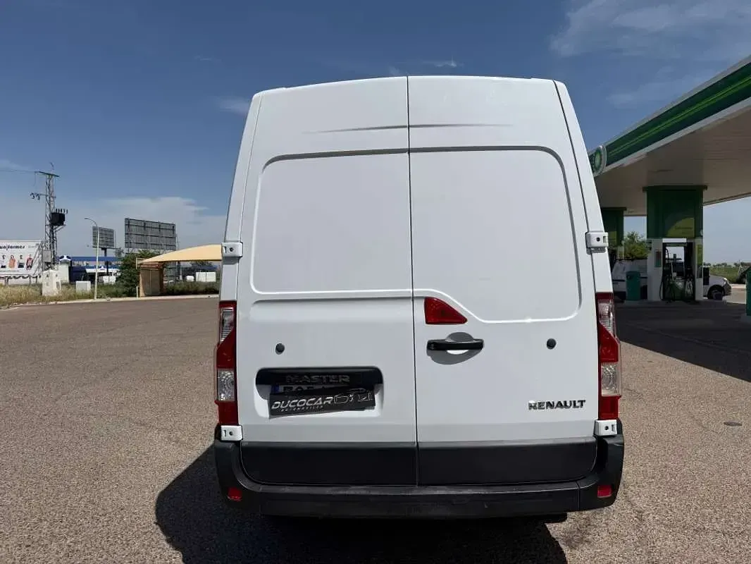 Usado Renault Master 135 CV (99 kW) 2022 Blanco Monovolumen