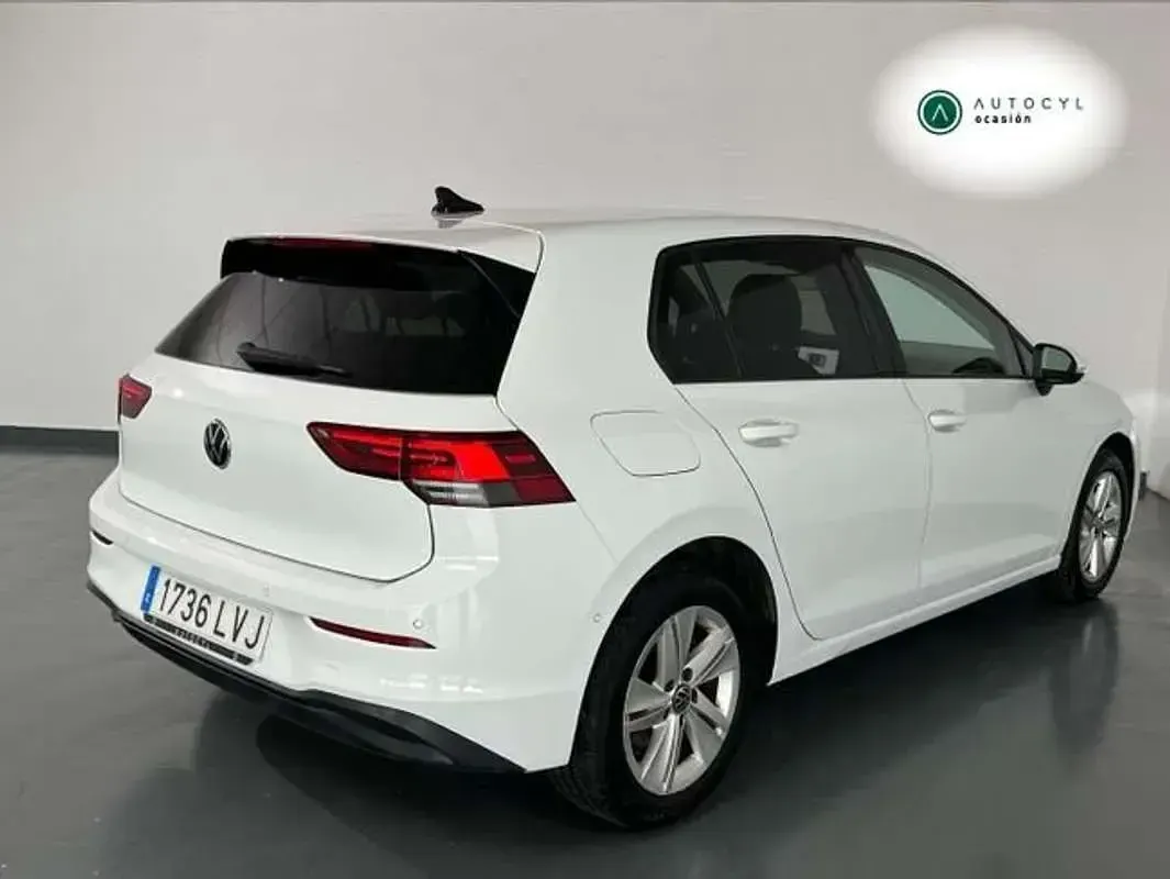 Usado VW Golf VIII 110 CV (80 kW) 2021 Blanco Berlina