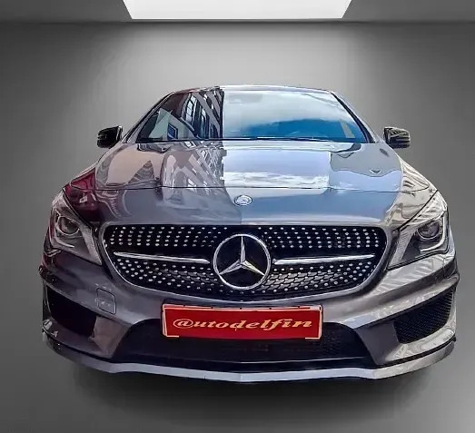Usado Mercedes CLA220 Shooting Brake AMG line 177 CV (130 kW) 2015 Gris Familiar