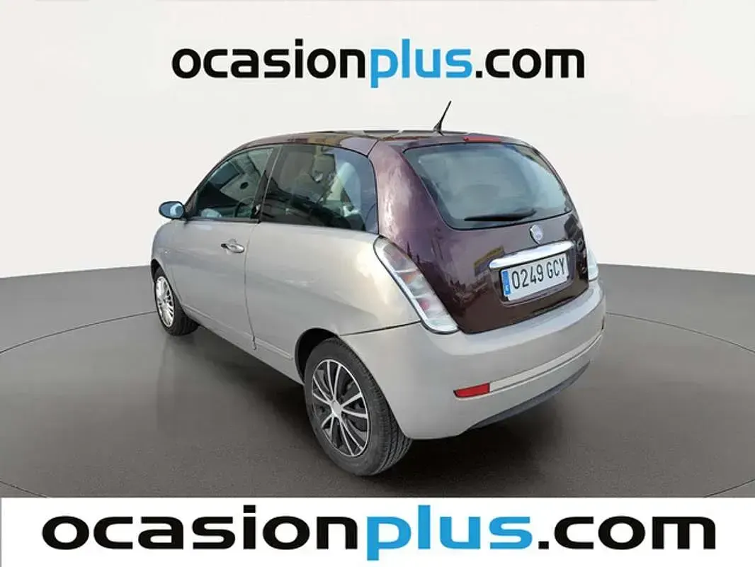 Usado Lancia Ypsilon 90 CV (66 kW) 2008 Gris Utilitario