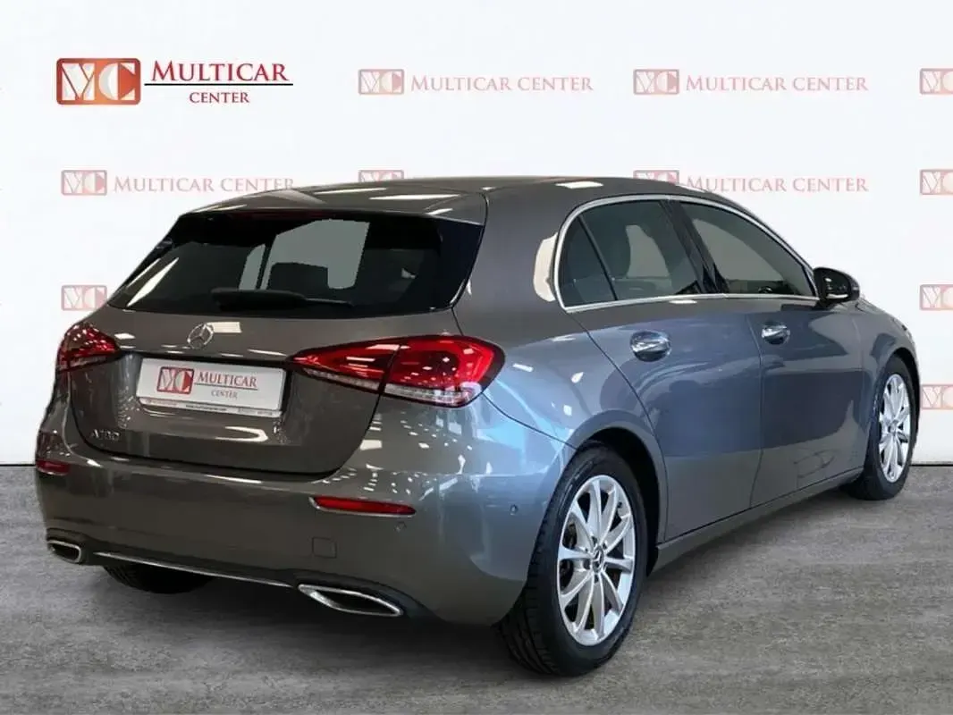 Usado Mercedes A180 136 CV (100 kW) 2019 Gris Berlina