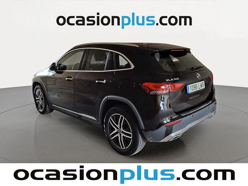 Usado Mercedes GLA180 136 CV (100 kW) 2022 Negro SUV
