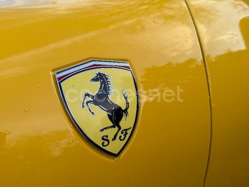 Usado Ferrari Roma 620 CV (456 kW) 2025 Amarillo Descapotable