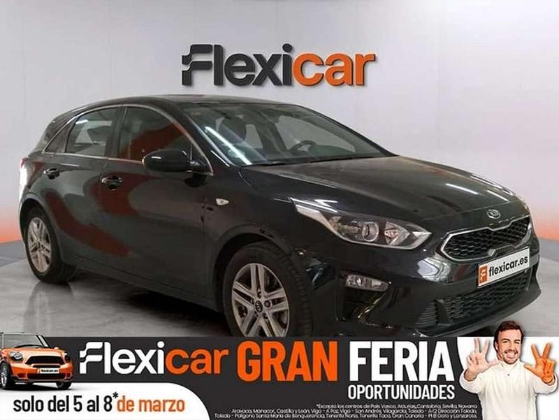 Begagnad Kia Ceed 120 HK (88 kW) 2020 Svart Halvkombi