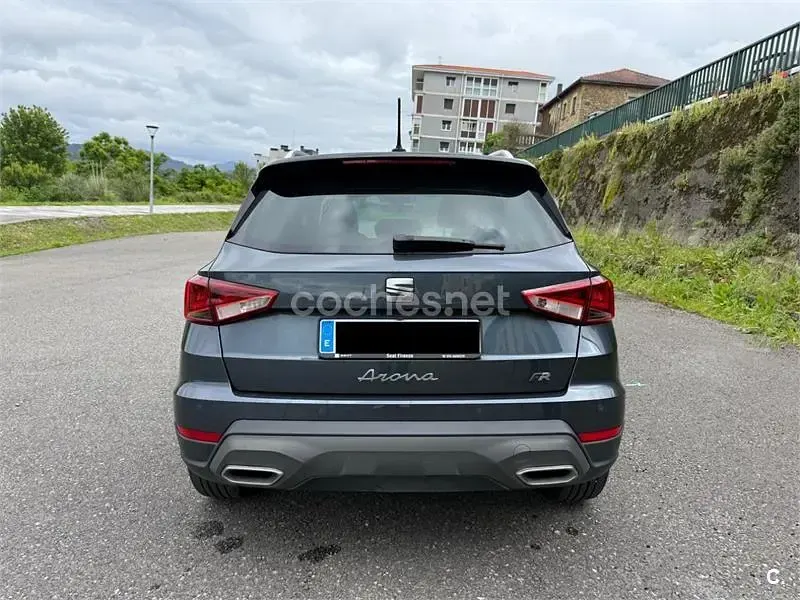 Usado Seat Arona FR 115 CV (84 kW) 2024 Gris / plata SUV