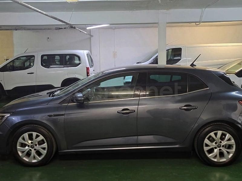 Usado Renault Mégane IV Zen 140 CV (102 kW) 2021 Gris / plata Berlina