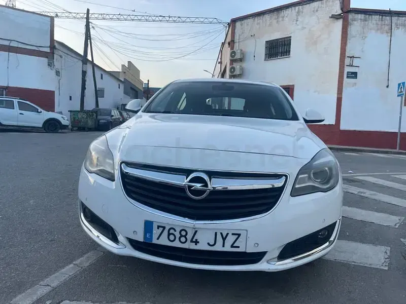 Usado Opel Insignia Selective 136 CV (100 kW) 2017 Blanco Berlina