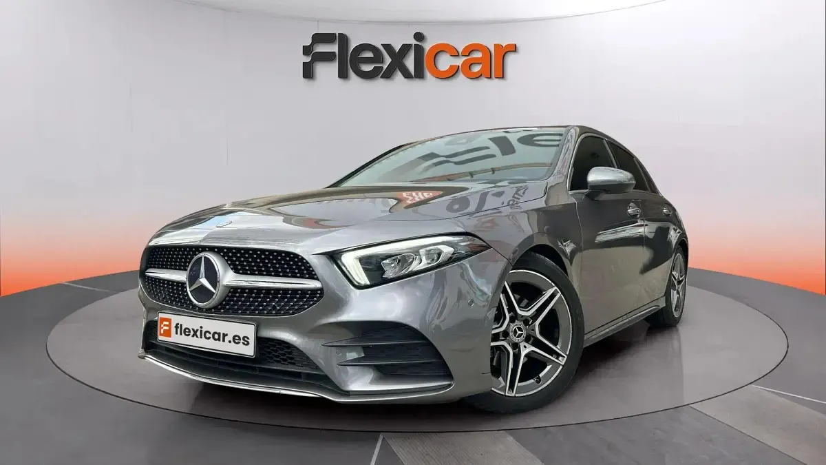 Usado Mercedes A180 116 CV (85 kW) 2019 Gris Berlina