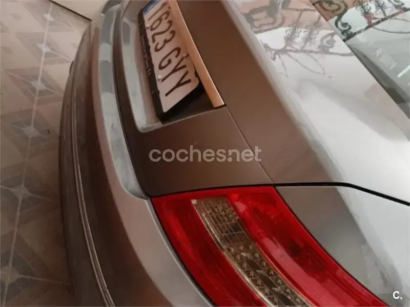 Usado Mercedes C220 Avantgarde 150 CV (110 kW) 2008 Gris / plata Berlina