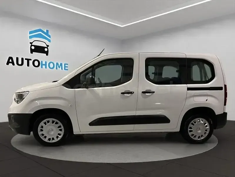 Usado Opel Combo Life Innovation 102 CV (75 kW) 2020 Blanco Monovolumen