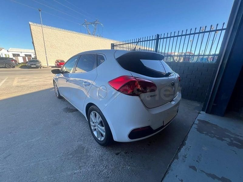 Usado Kia Ceed GT 128 HP (94 kW) 2014 Branco Sedan