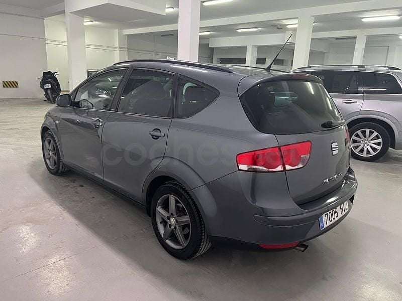 Usado Seat Altea XL I-Tech 105 CV (77 kW) 2014 Azul Monovolumen