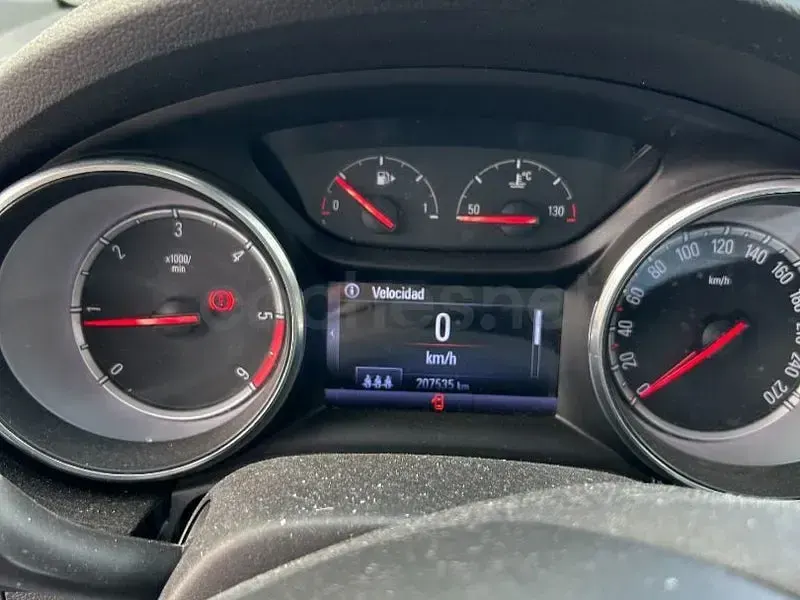 Usado Opel Astra Excellence 110 CV (80 kW) 2017 Gris / plata Berlina