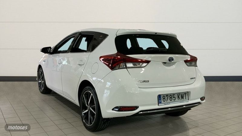 Usado Toyota Auris 136 CV (100 kW) 2018 Blanco Berlina