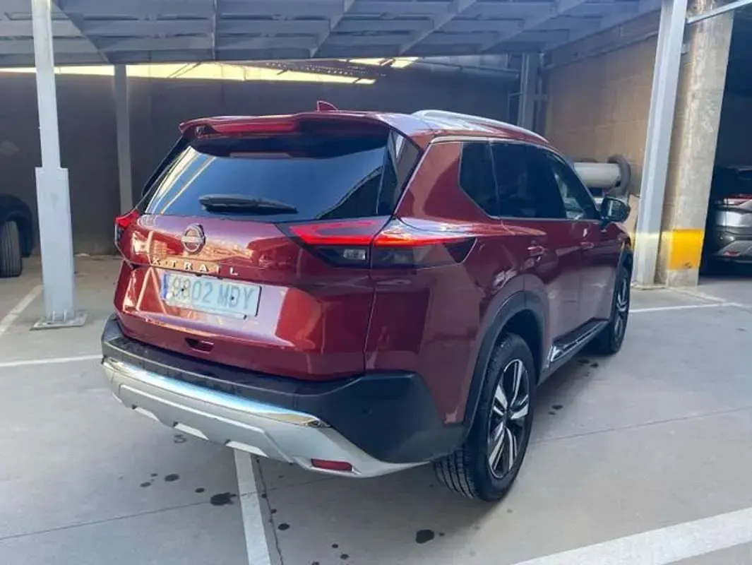 Usado Nissan X-Trail Tekna 165 CV (121 kW) 2023 Rojo SUV