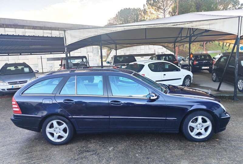 Usado Mercedes C200 Avantgarde 163 CV (119 kW) 2003 Azul Familiar