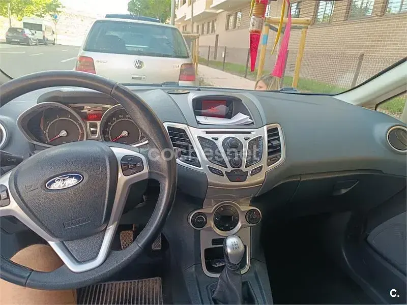 Usado Ford Fiesta Titanium 96 CV (70 kW) 2009 Azul Berlina