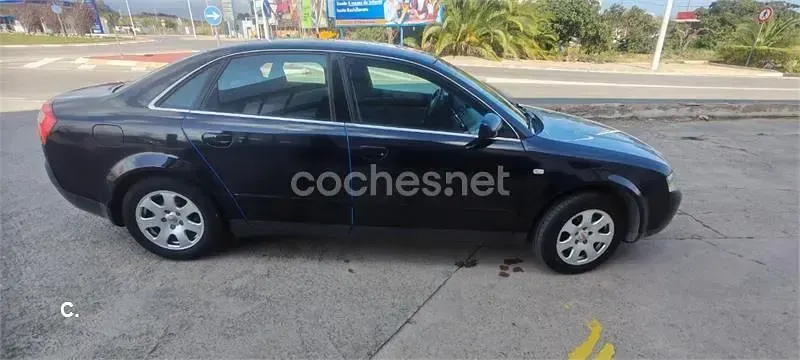 Usado Audi A4 130 CV (95 kW) 2002 Azul Berlina
