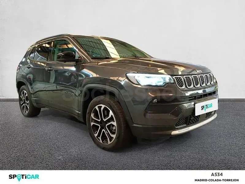 Usado Jeep Compass Limited 190 CV (139 kW) 2024 Gris / plata SUV