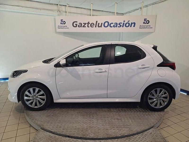 Usado Toyota Yaris Hybrid Active 116 CV (85 kW) 2022 Blanco Berlina