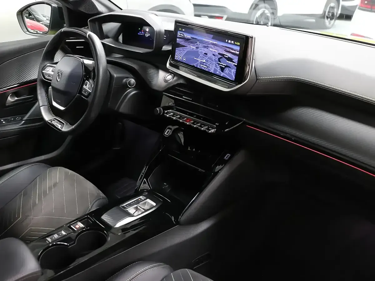 Usado Peugeot e-208 GTi 114 kW (156 CV) 2024 Amarillo Utilitario