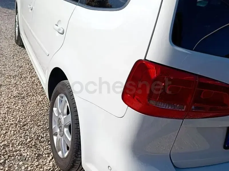 Usado VW Touran Advance 150 CV (110 kW) 2015 Blanco Monovolumen
