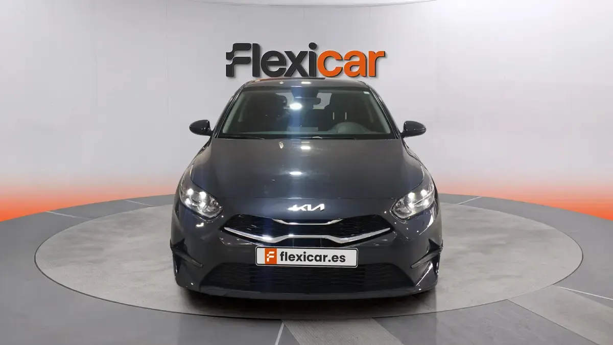 Usado Kia Ceed 136 CV (100 kW) 2023 Gris Utilitario