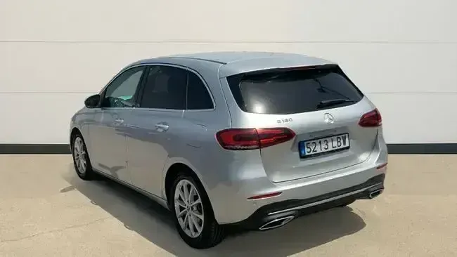 Usado Mercedes B180 136 CV (100 kW) 2019 Gris / plata Utilitario