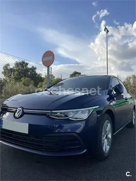 Usado VW Golf VIII 110 CV (80 kW) 2021 Azul Berlina