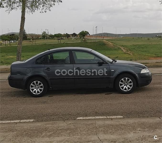 Brugt VW Passat Highline 130 HK (95 kW) 2003 Grå Sedan