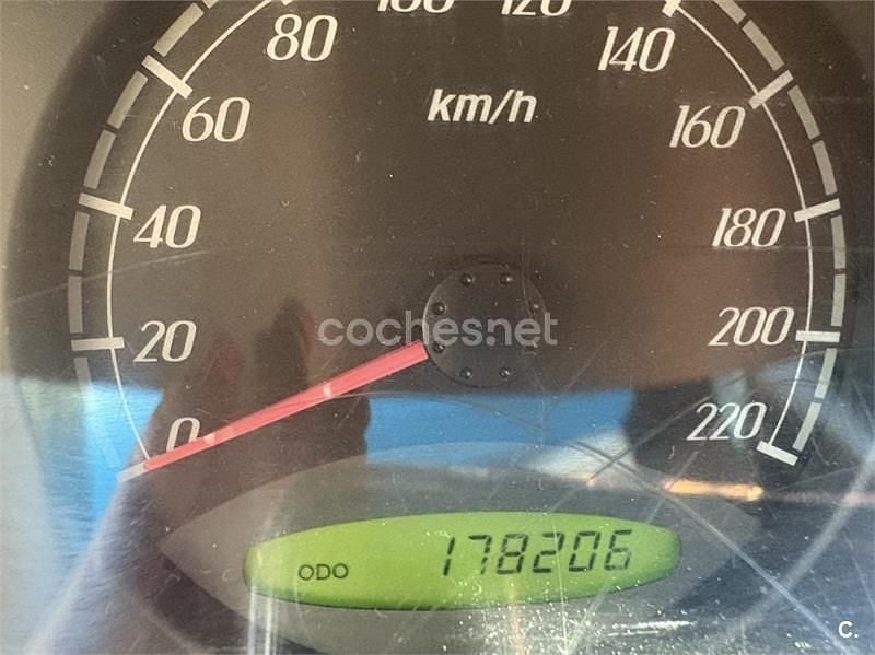 Negro Usado 2006 Ssangyong (KGM) Kyron SUV | 5200 € - Imagen 1/4