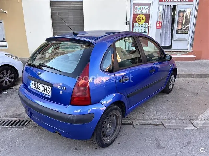 Usado Citroën C3 61 CV (44 kW) 2003 Azul Berlina
