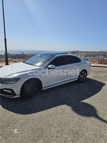 Usado VW Passat R-line 150 CV (110 kW) 2020 Blanco Berlina