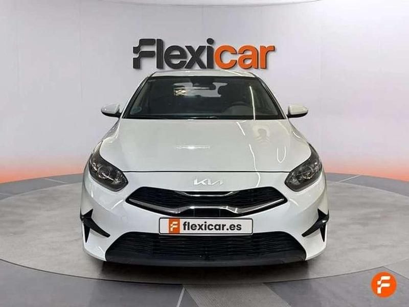 Usado Kia Ceed 101 CV (74 kW) 2022 Blanco Utilitario