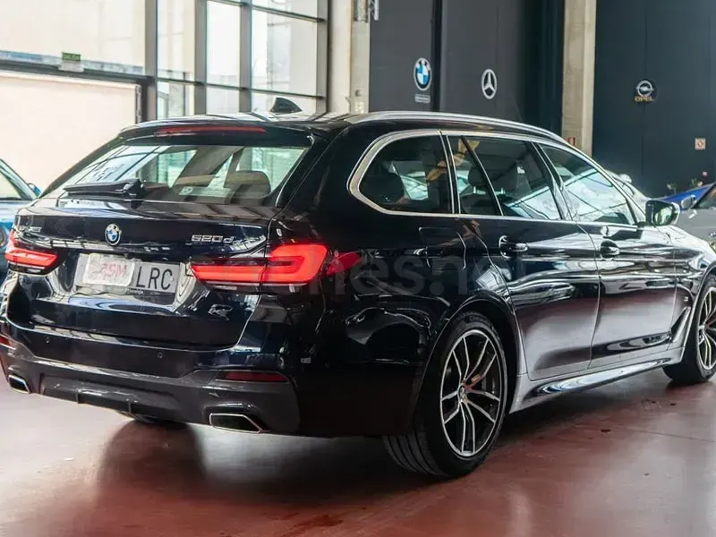 Usado BMW 520 Sport Line 190 CV (139 kW) 2021 Negro Familiar