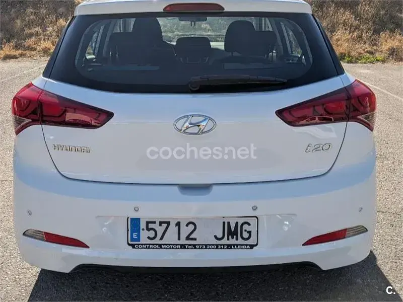 Usado Hyundai i20 84 CV (61 kW) 2016 Blanco Berlina