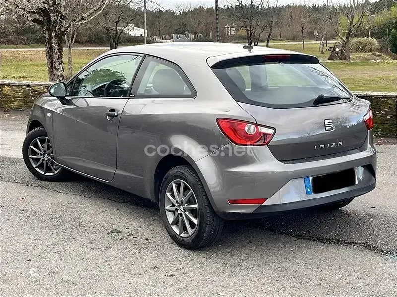 Usado Seat Ibiza SC I-Tech 70 CV (51 kW) 2014 Gris / plata Utilitario