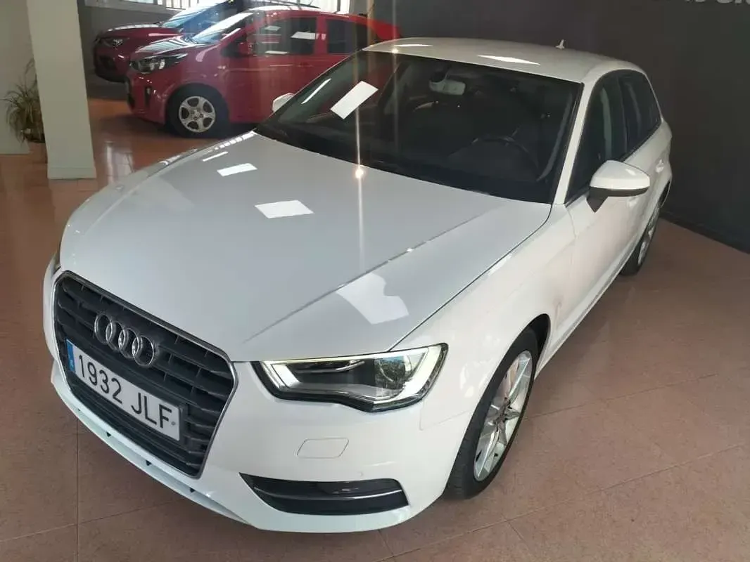 Usado Audi A3 Sportback Design 110 CV (80 kW) 2016 Blanco Utilitario