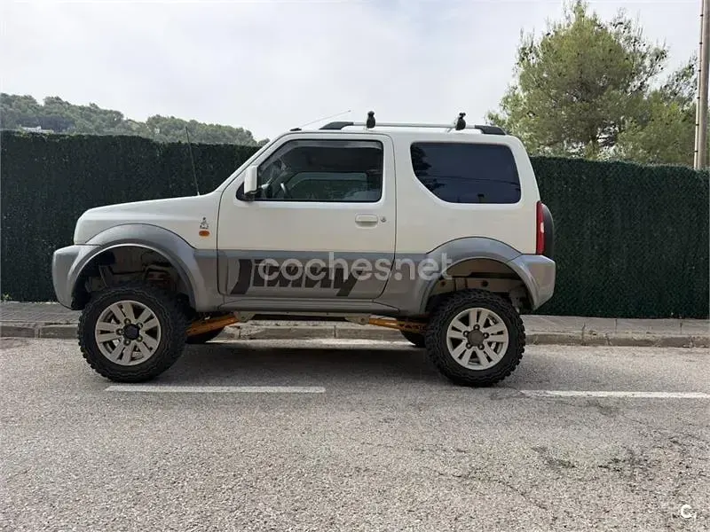 Usado Suzuki Jimny 85 CV (62 kW) 2011 Blanco SUV