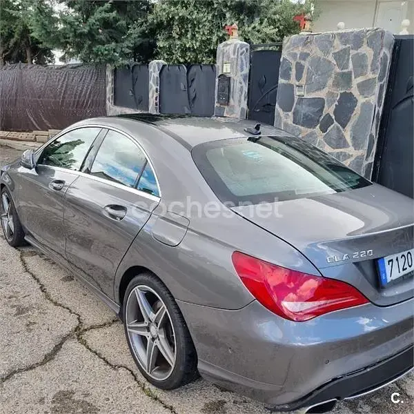 Usado Mercedes CLA220 170 CV (125 kW) 2014 Gris / plata Berlina