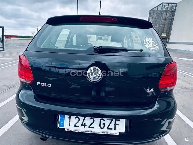 Usado VW Polo Advance 85 CV (62 kW) 2010 Negro Utilitario