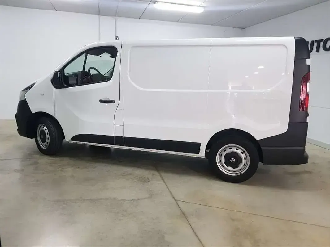 Usado Renault Trafic 95 CV (69 kW) 2019 Blanco Monovolumen