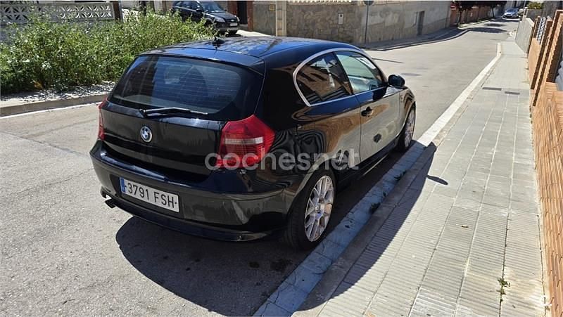 Usado BMW 118 143 CV (105 kW) 2007 Negro Utilitario