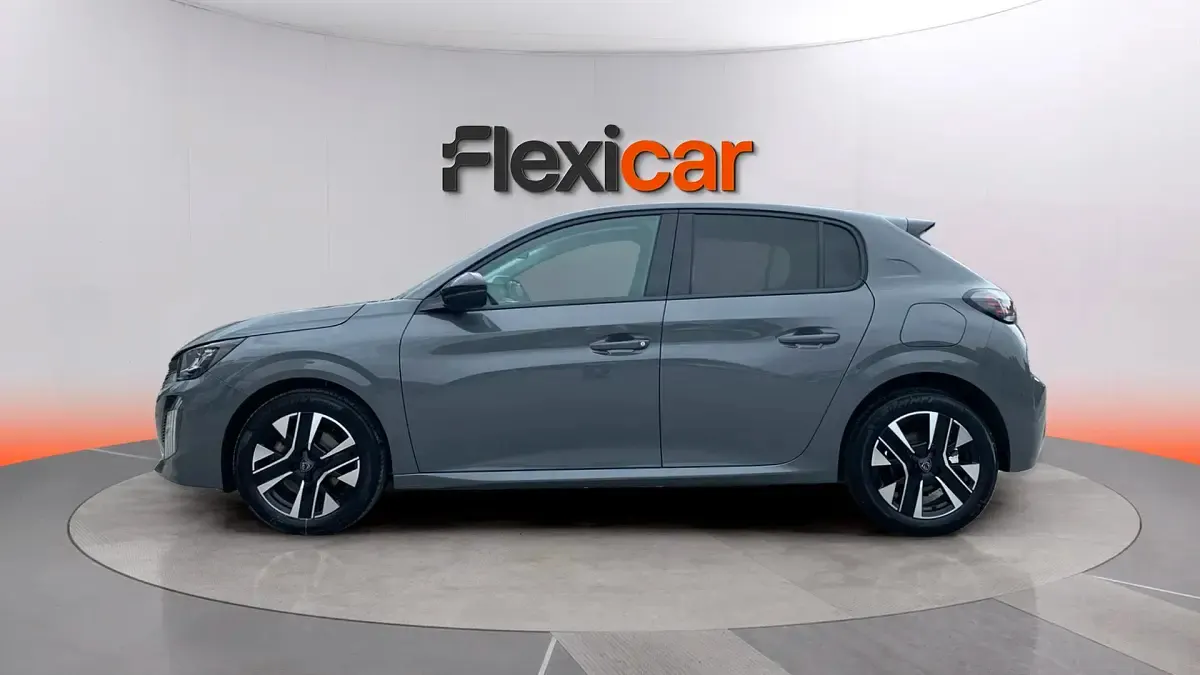 Usado Peugeot 208 Allure 101 CV (74 kW) 2025 Gris Utilitario