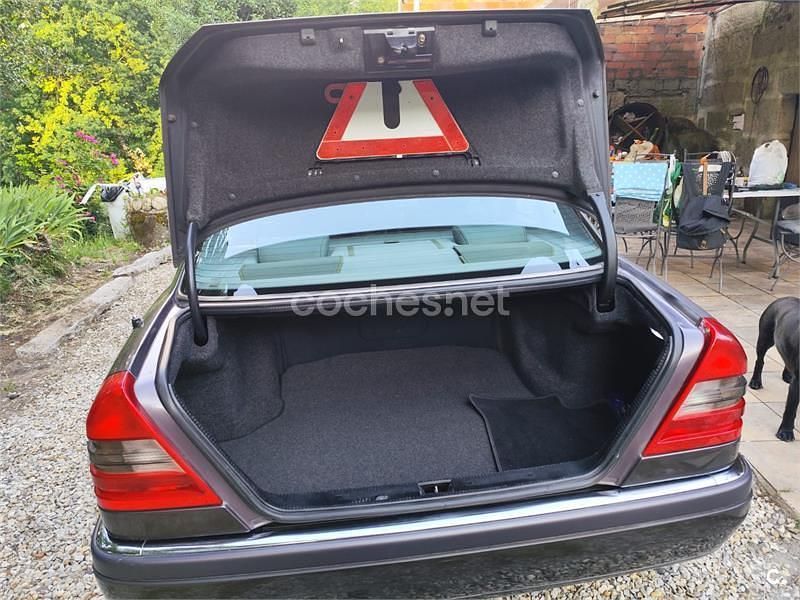 Usado Mercedes C180 Elegance 122 CV (89 kW) 1995 Azul Berlina