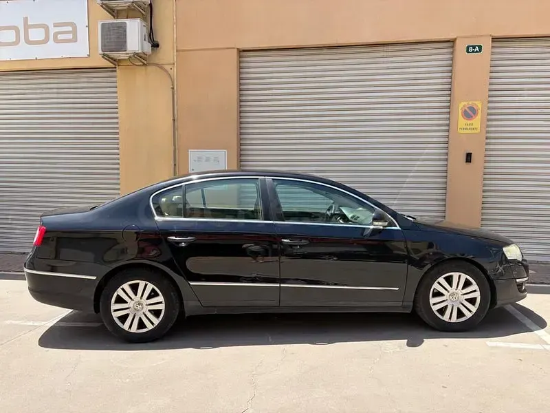 Usado VW Passat Highline 140 CV (102 kW) 2007 Negro Berlina